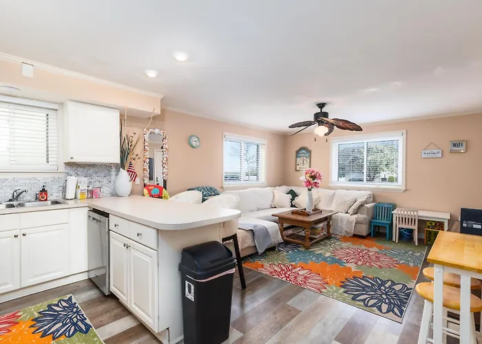 North Ocean Newly Remodeled Apartment *